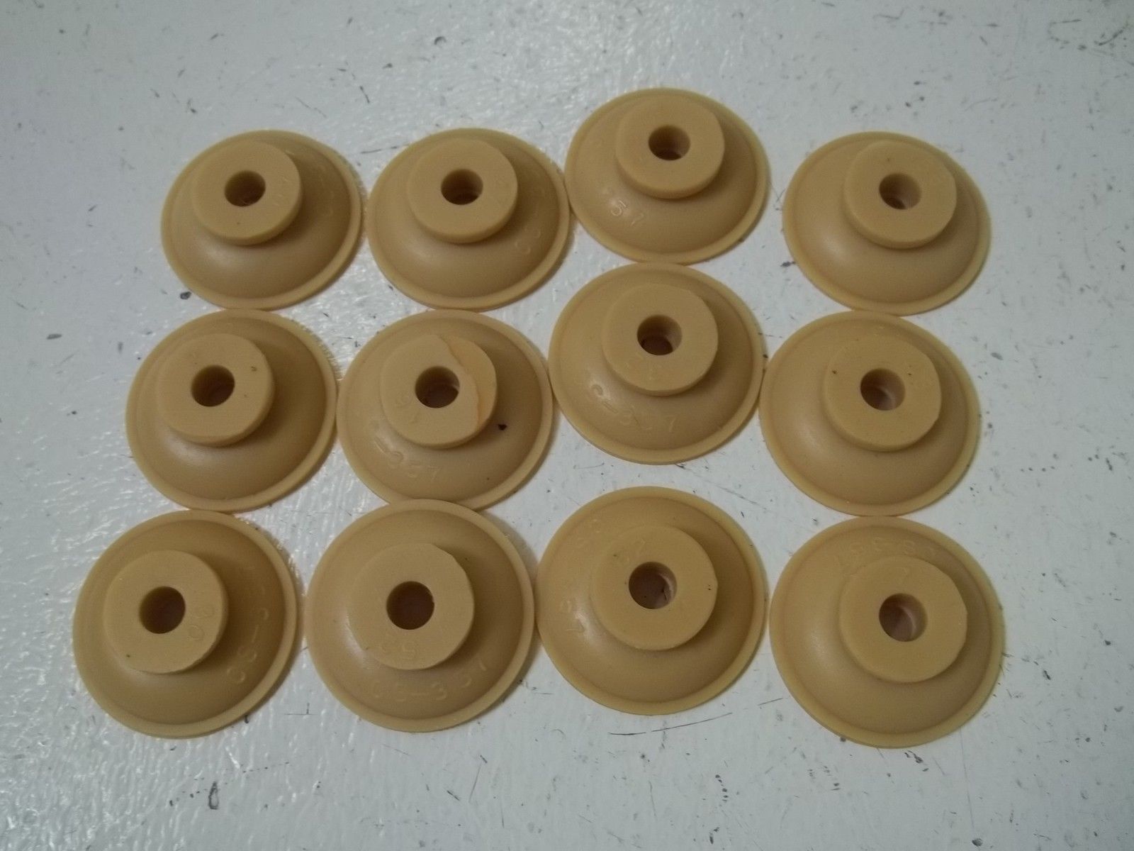 LOT OF 12 GOSS INTERNATIONAL CORPORATION CS000357 SUCTION CUPS NSMP
