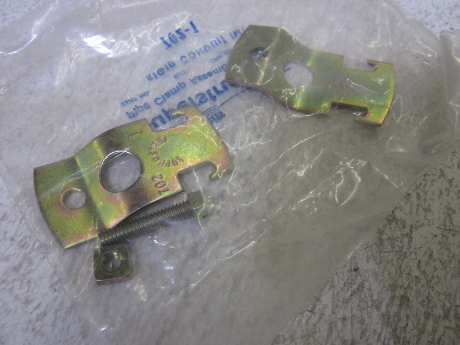 LOT OF 12 THOMAS & BETTS 702-1 PIPE CLAMP ASSEMBLY NSMP