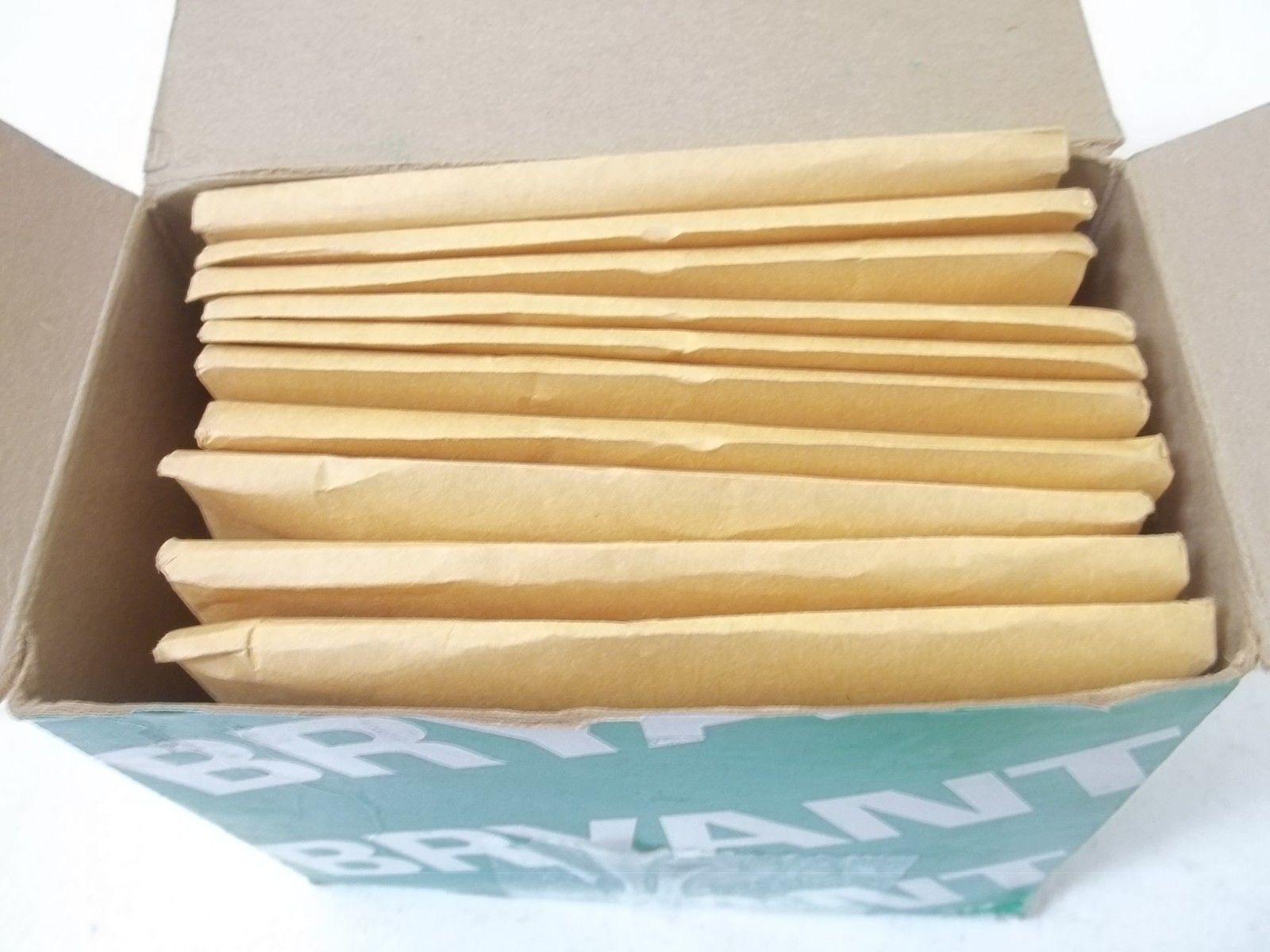 LOT OF 13 BRYANT 72532 TWO GANG 1 SWITCH,1 DUPLEX RECEPTACLENSMP