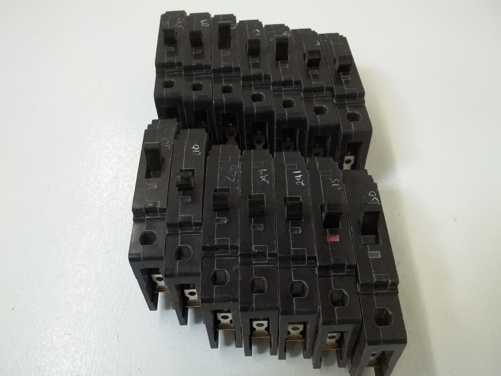 LOT OF 14 30 A 6 48174-131-53 CIRCUIT BREAKER UNMP