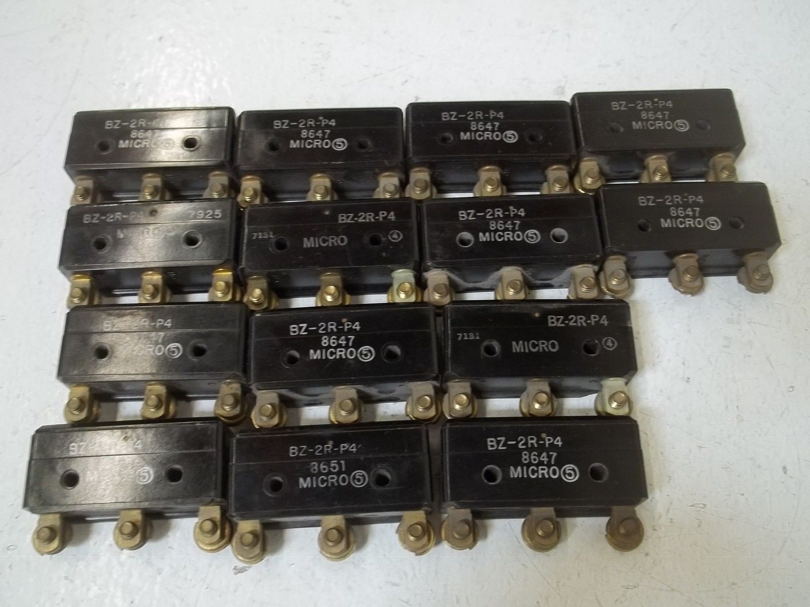 MICRO SWITCH BZ-2R-P4 SNAP ACTION BASIC SWITCH UNMP