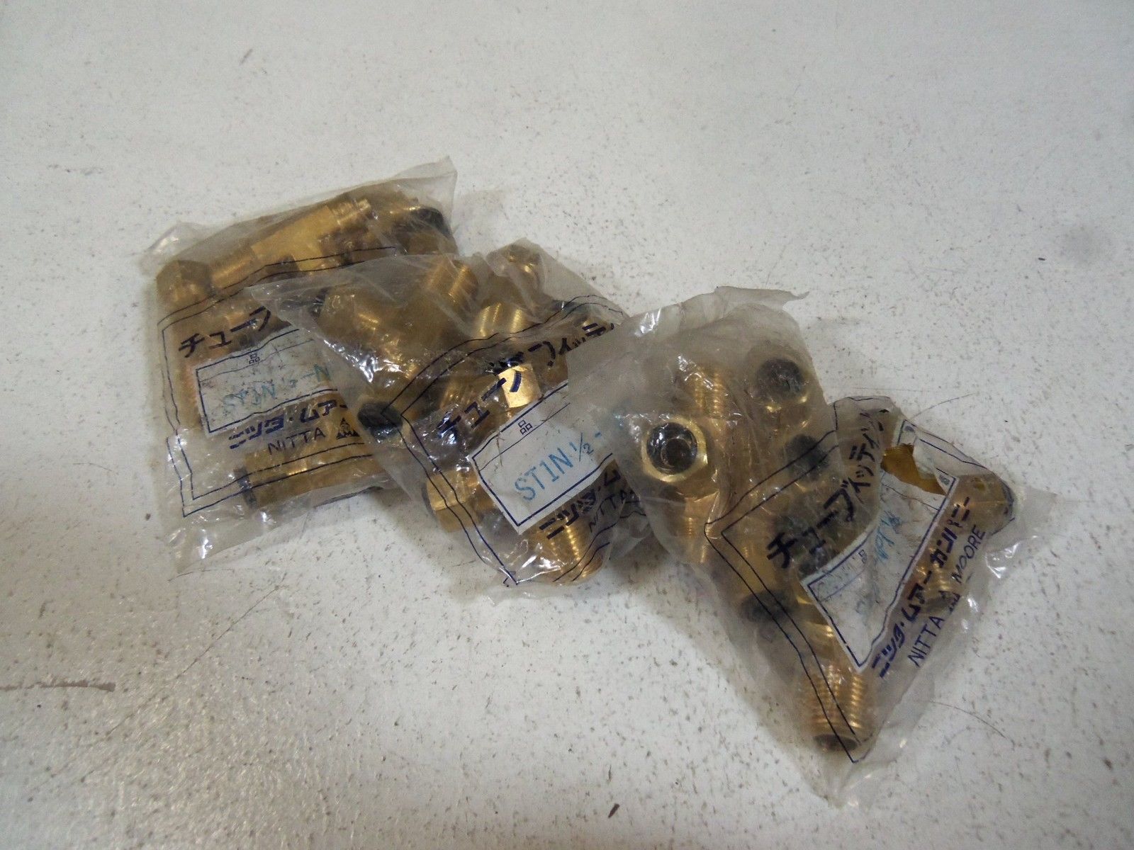 LOT OF 15 NITTA MOORE FITTING ST1N1/2-NPT1/2 NSMP
