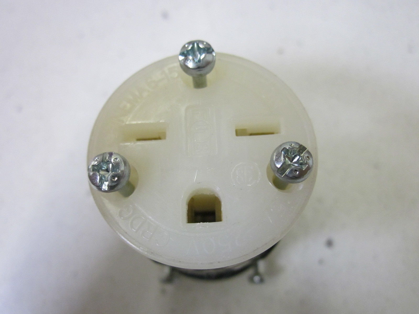 LOT OF 16 LEVITON 5995-C UNMP