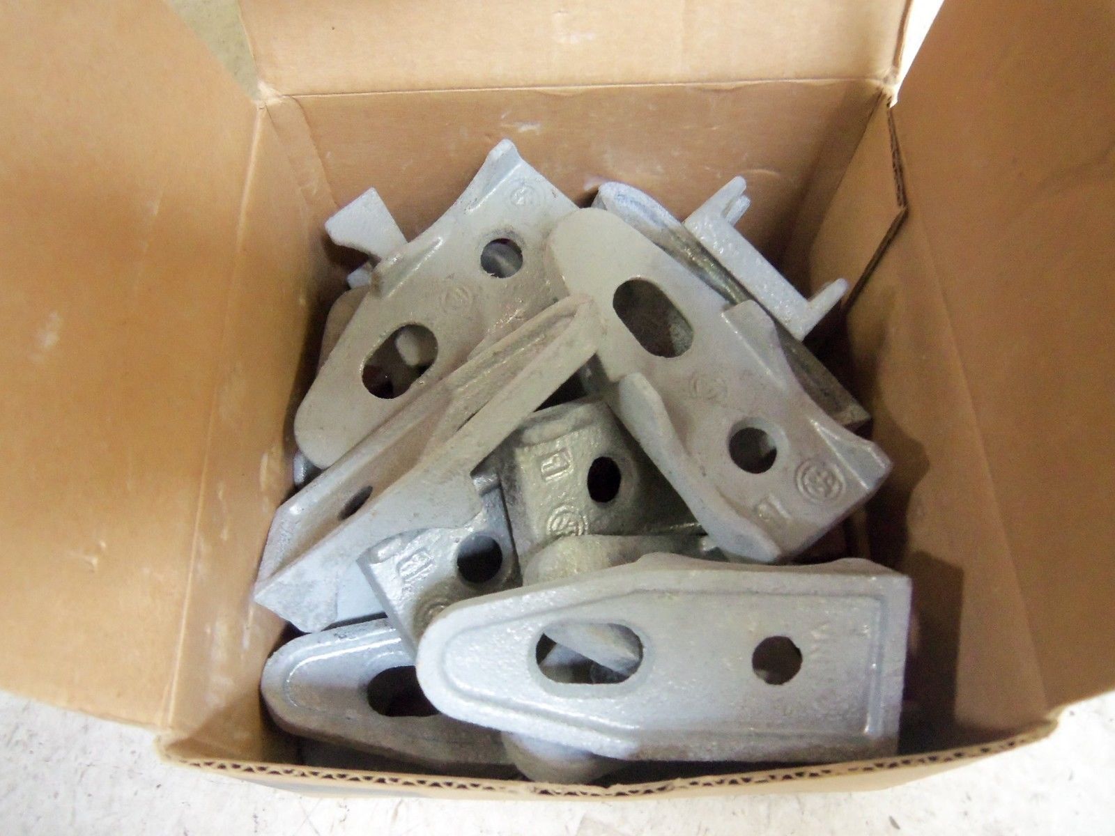 LOT OF 20 APPLETON CLB-100MN CLAMP NSMP