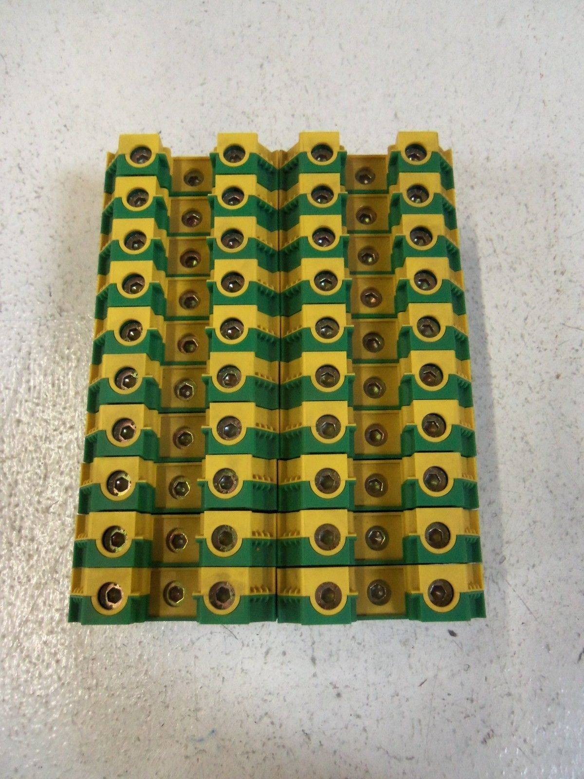 LOT OF 20 GROUND TERMINAL BLOCK 145403 NSNP