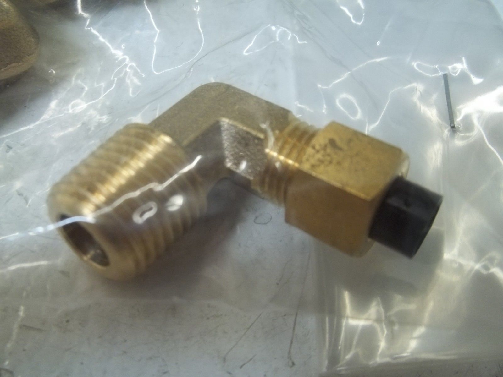 LOT OF 20 LIN1/4XPT1/4 JOINT, FITTINGS NSNP