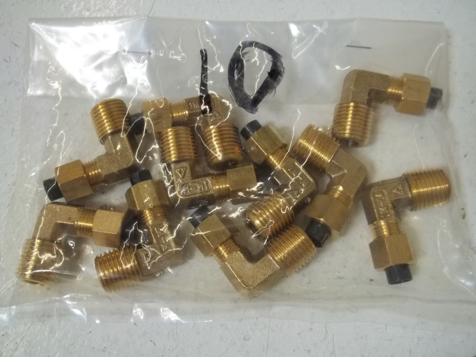 LOT OF 20 LIN1/4XPT1/4 JOINT, FITTINGS NSNP
