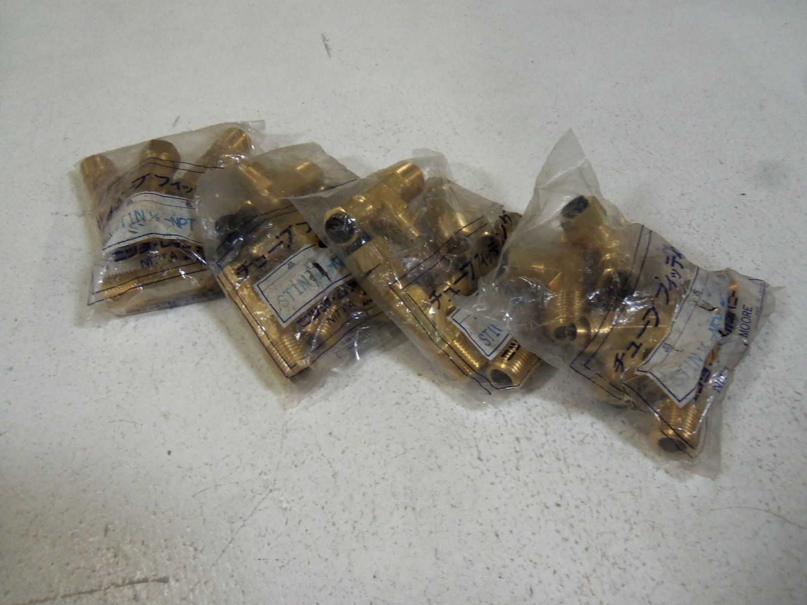 LOT OF 20 NITTA MOORE FITTING ST1N1/2-NPT1/2 NSMP