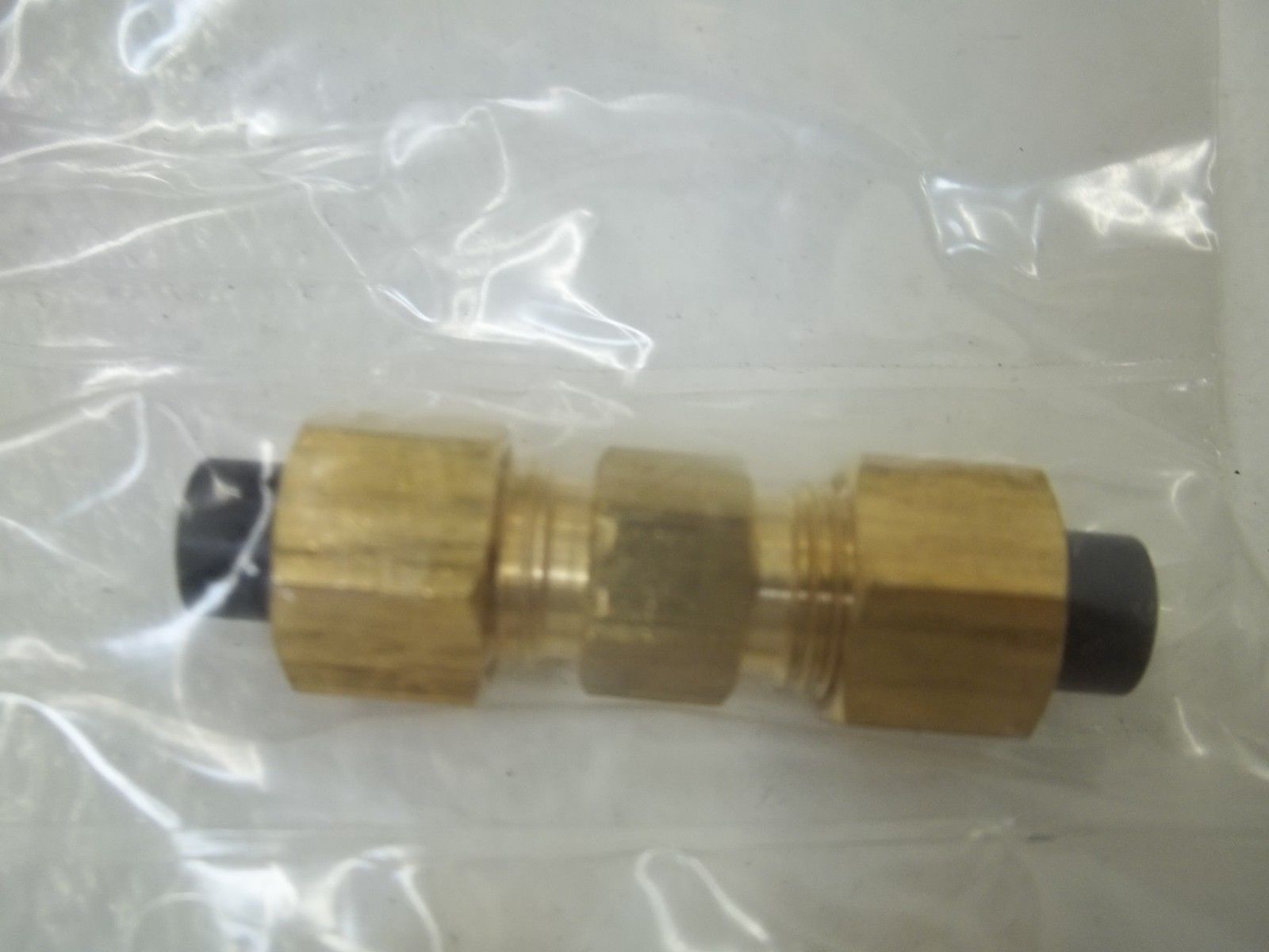 LOT OF 20 NITTA MOORE UC1N1/4 FITTINGS NSNP