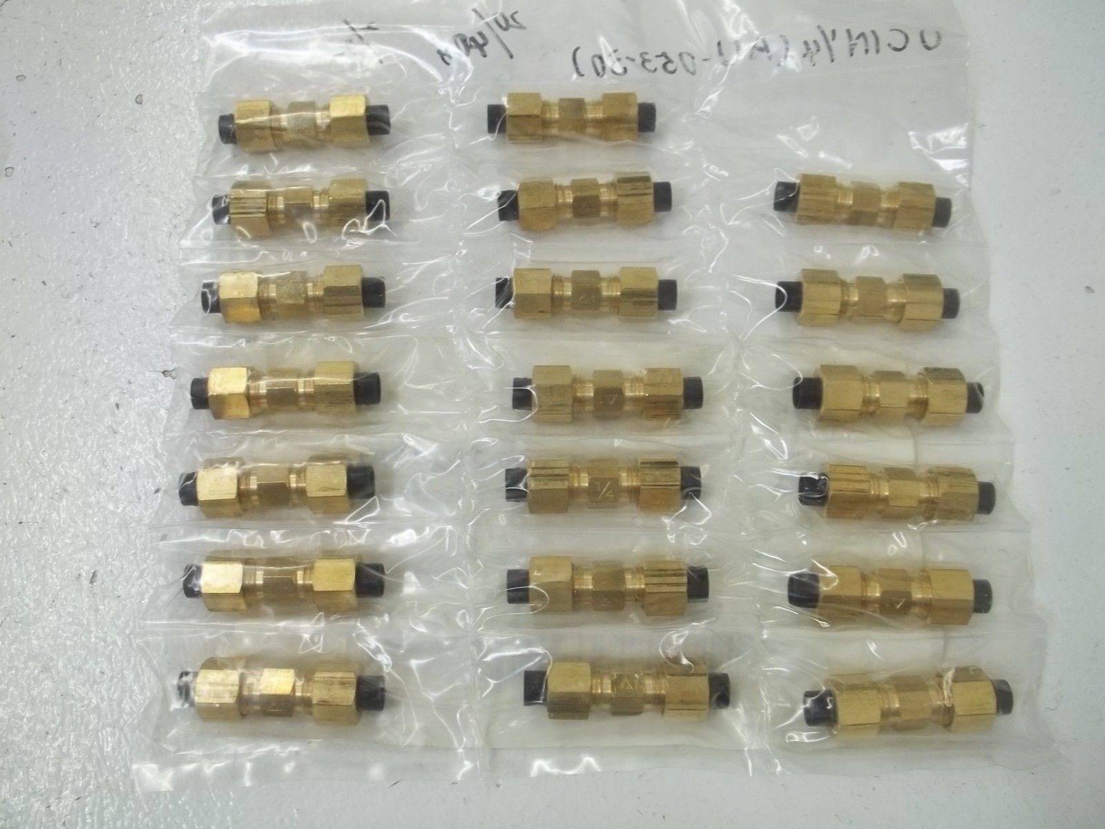 LOT OF 20 NITTA MOORE UC1N1/4 FITTINGS NSNP