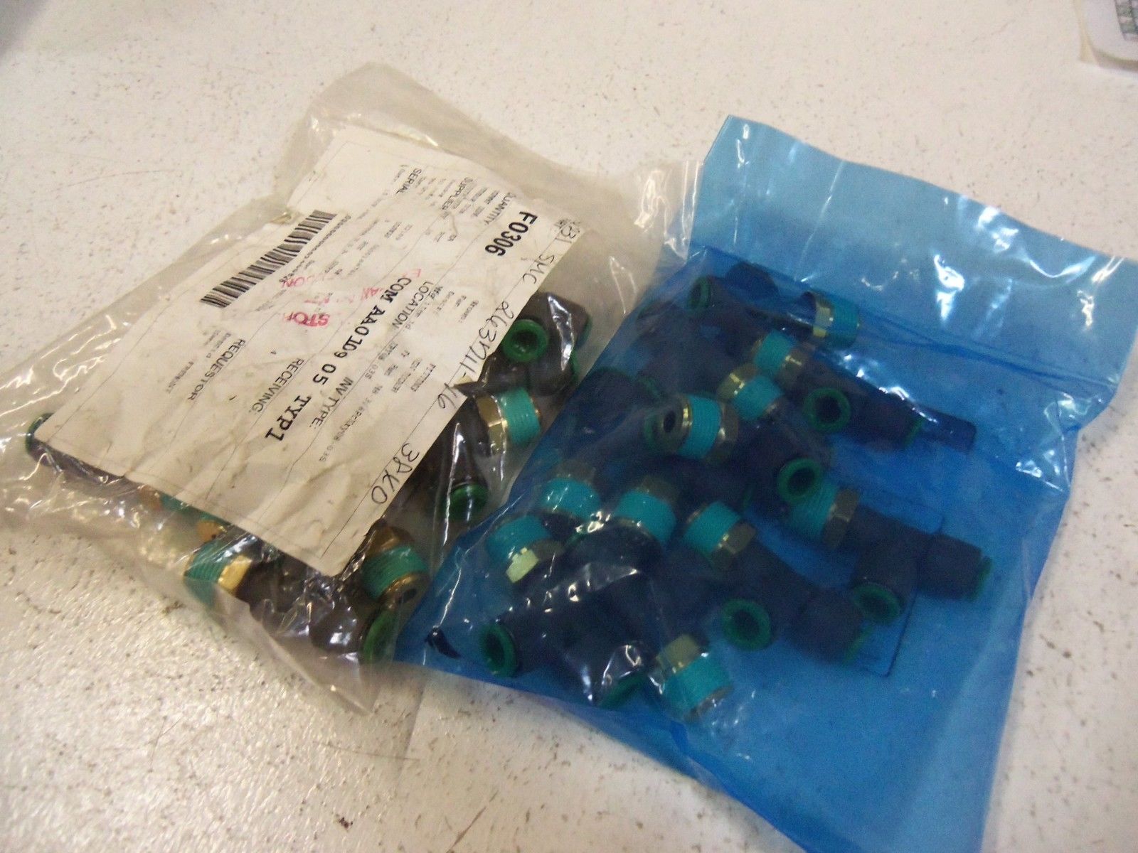 LOT OF 20 SMC FITTINGS  KRY08-03S NSMP