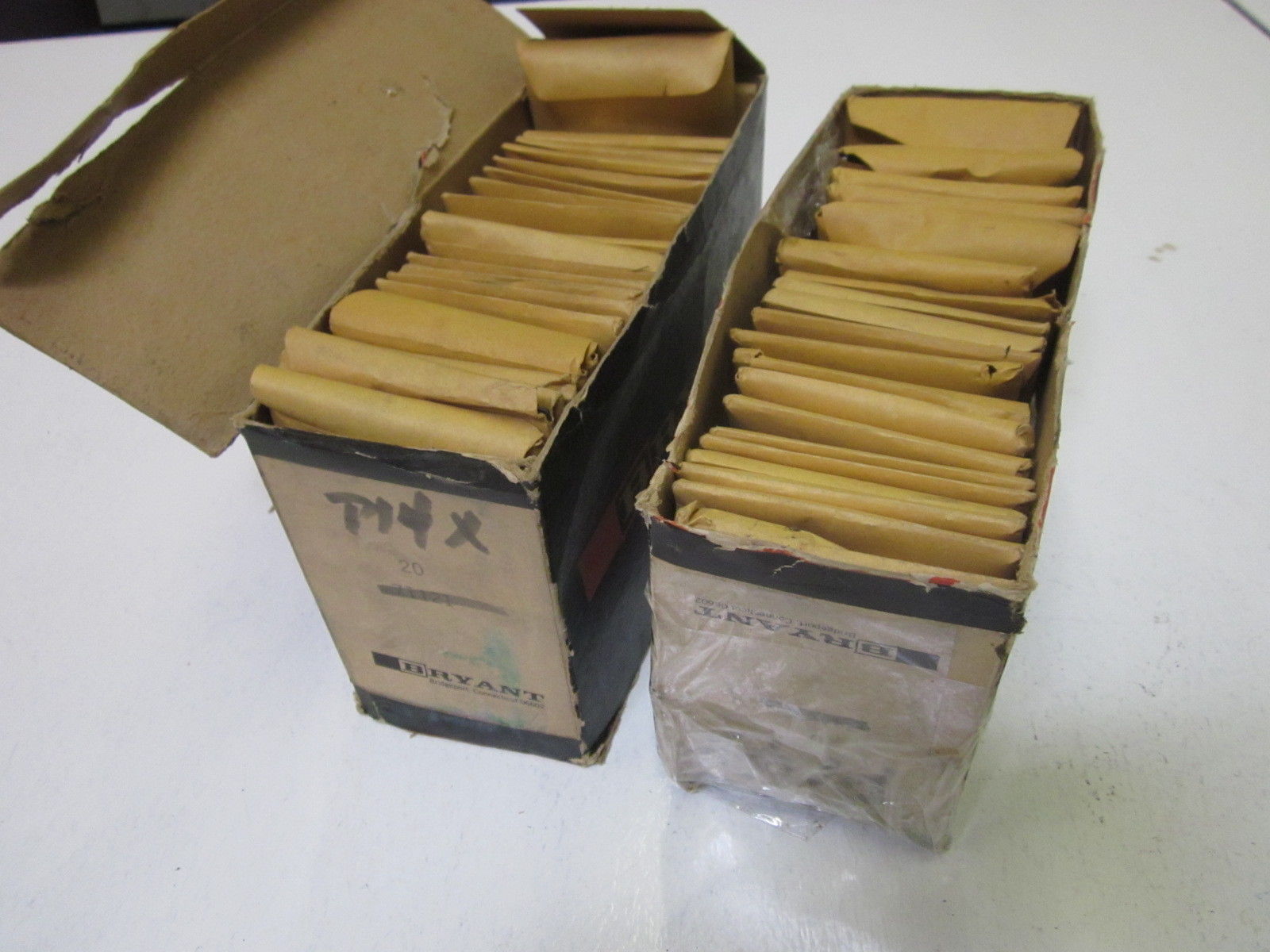 LOT OF 21 BRYANT 71121 NSMP