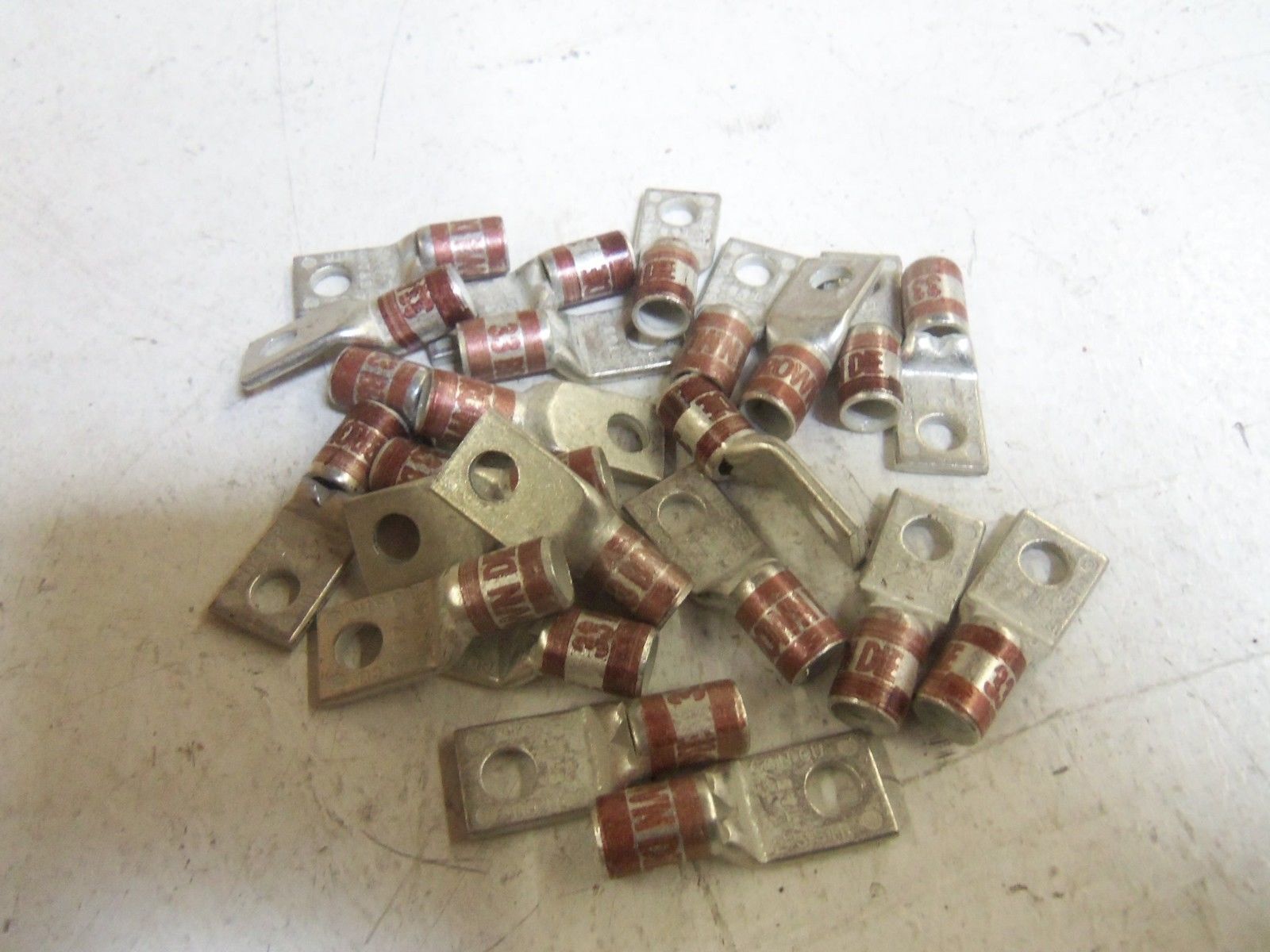 LOT OF 23 THOMAS & BETTS 54107 CONNECTORS NSMP