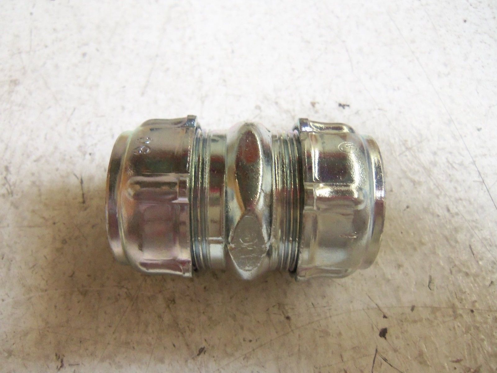 LOT OF 23 THOMAS & BETTS TK-113 COUPLING NSMP