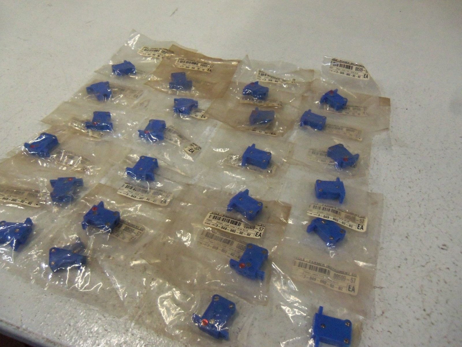 LOT OF 24 COLE-PARMER PANEL JACK, TYPE "T" BLUE 08509-57 NSMP