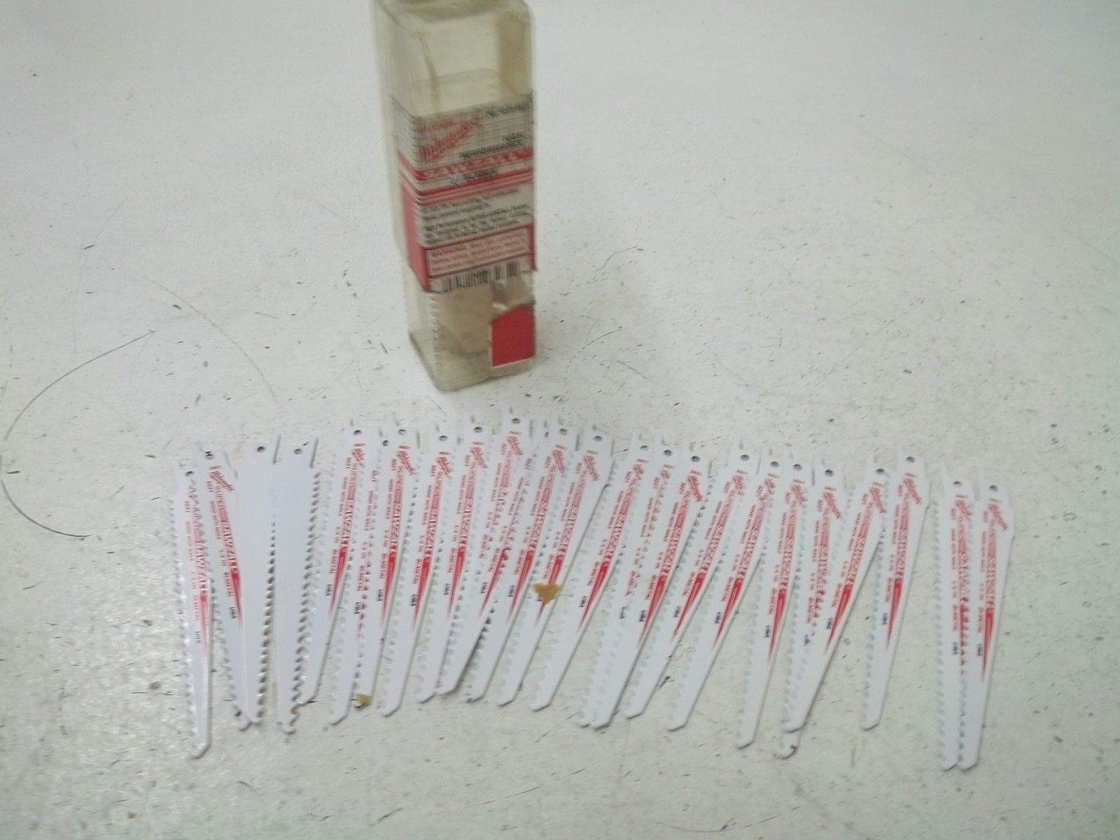 LOT OF 24 MILWAUKEE 48-01-6031 BLADES NSMP