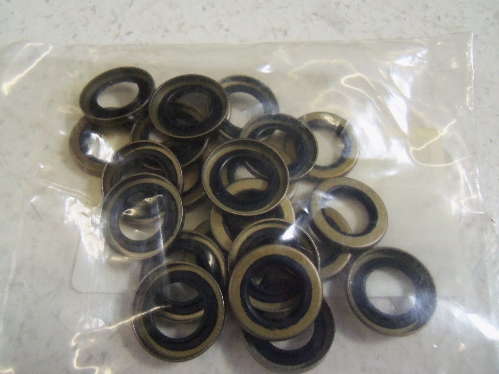 LOT OF 24 PARKER RA302 BUSHING NSMP