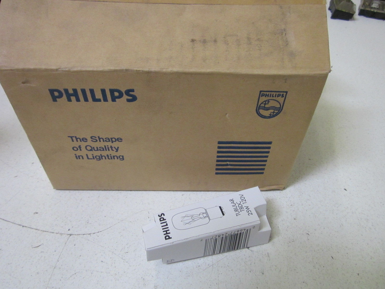 LOT OF 24 PHILIPS 120V 25T8DCSBP NSMP