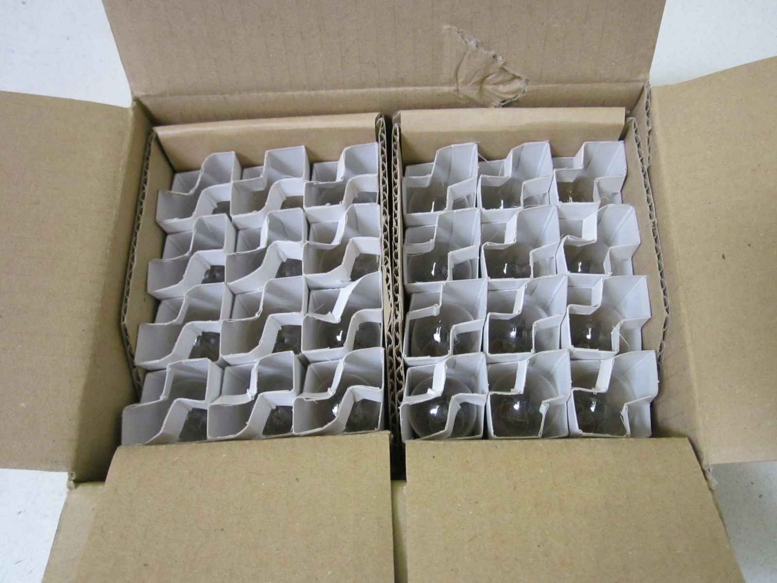 LOT OF 24 PHILIPS 120V 25T8DCSBP NSMP