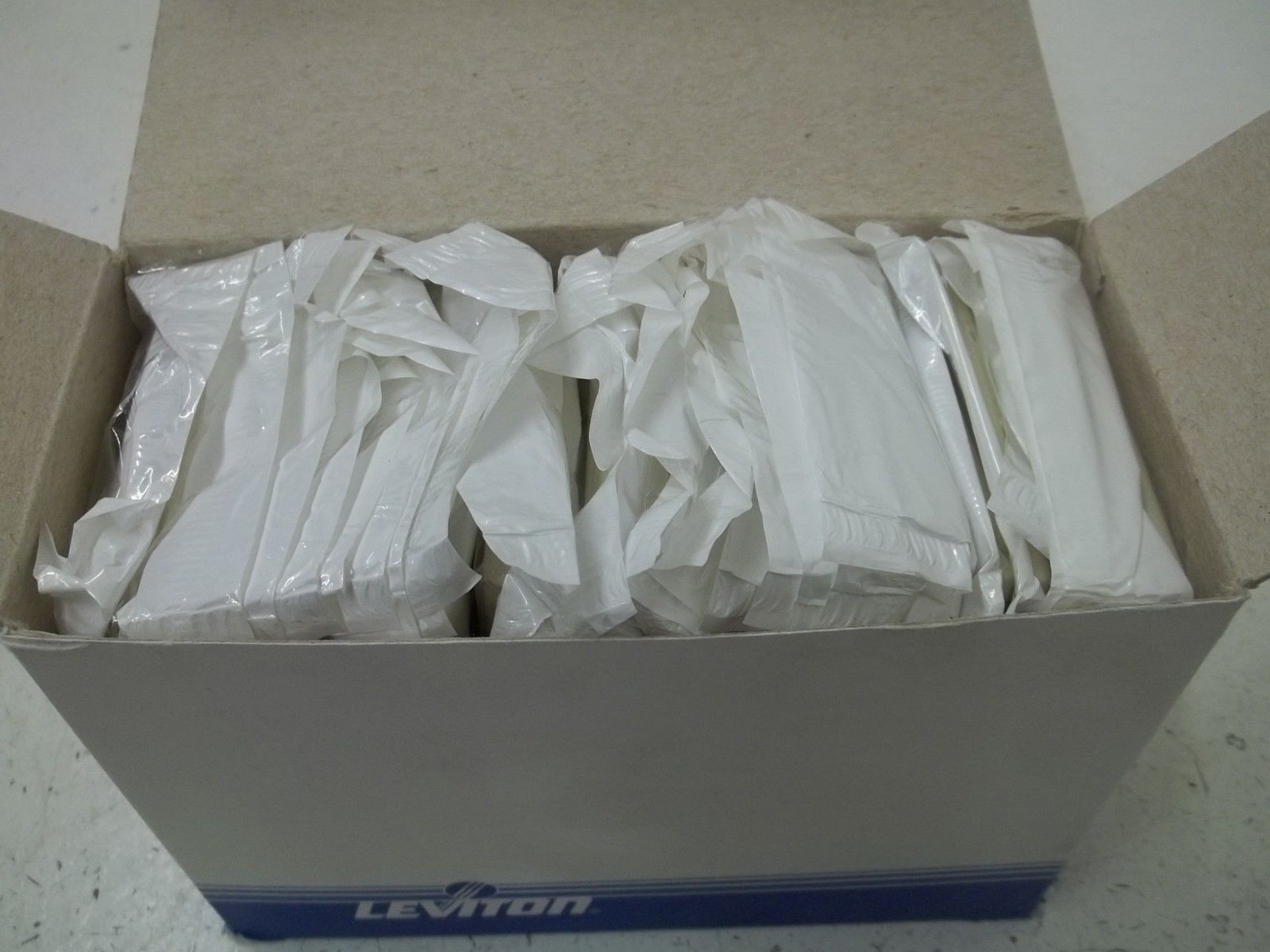 LOT OF 25 LEVITON 86014 PLASTIC SINGLE BLANK PLATE NSMP