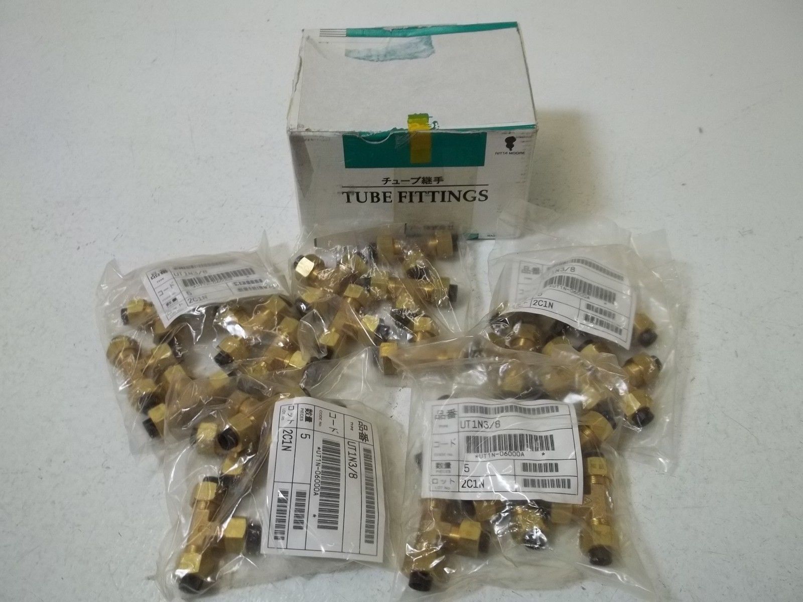 LOT OF 25 NITTA MOORE UT1N3/8 TUBE FITTINGS NSMP
