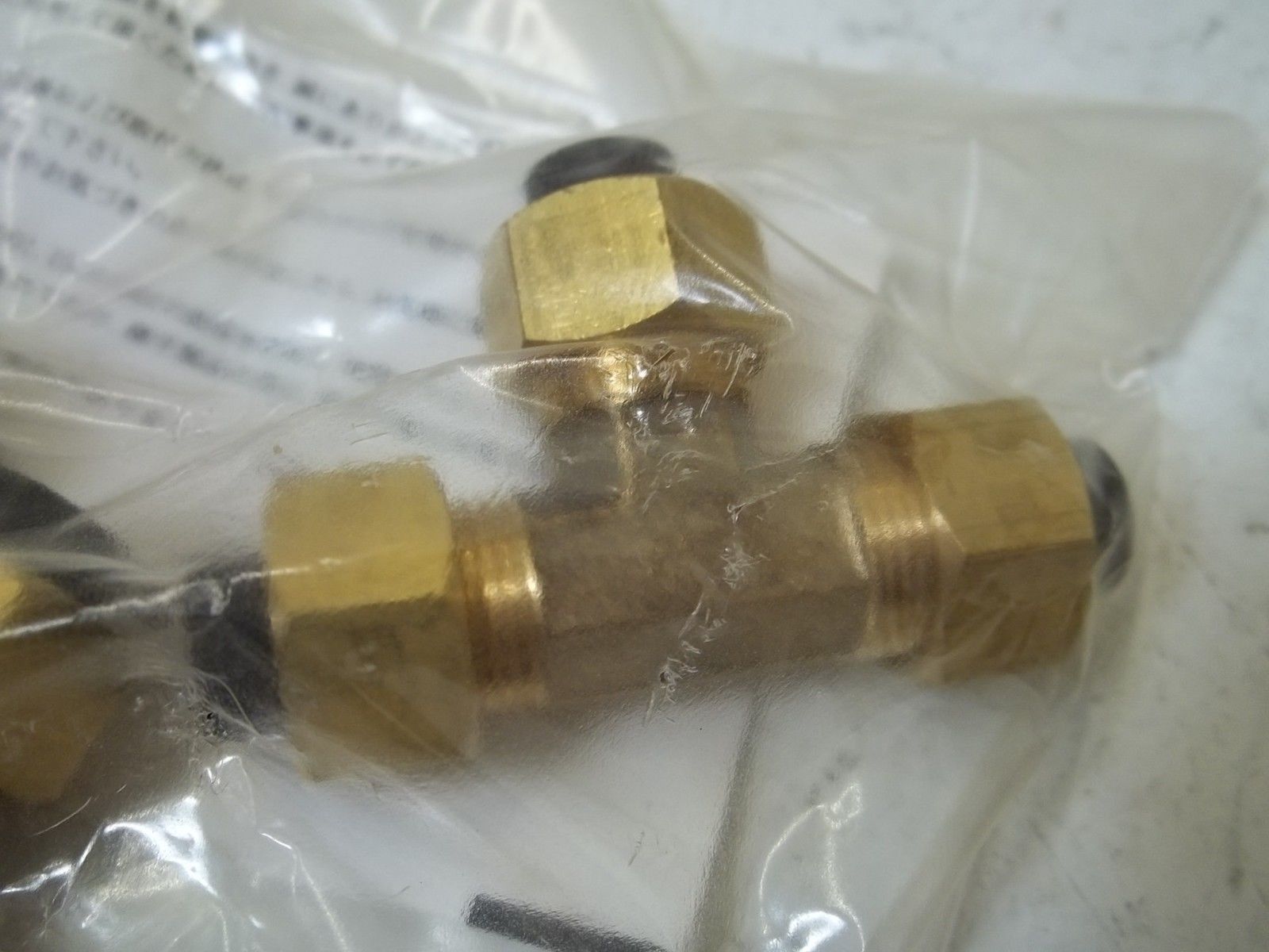 LOT OF 25 NITTA MOORE UT1N/8 TUBE FITTINGS NSMP
