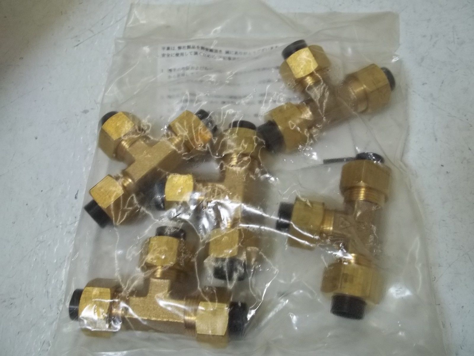LOT OF 25 NITTA MOORE UT1N/8 TUBE FITTINGS NSMP