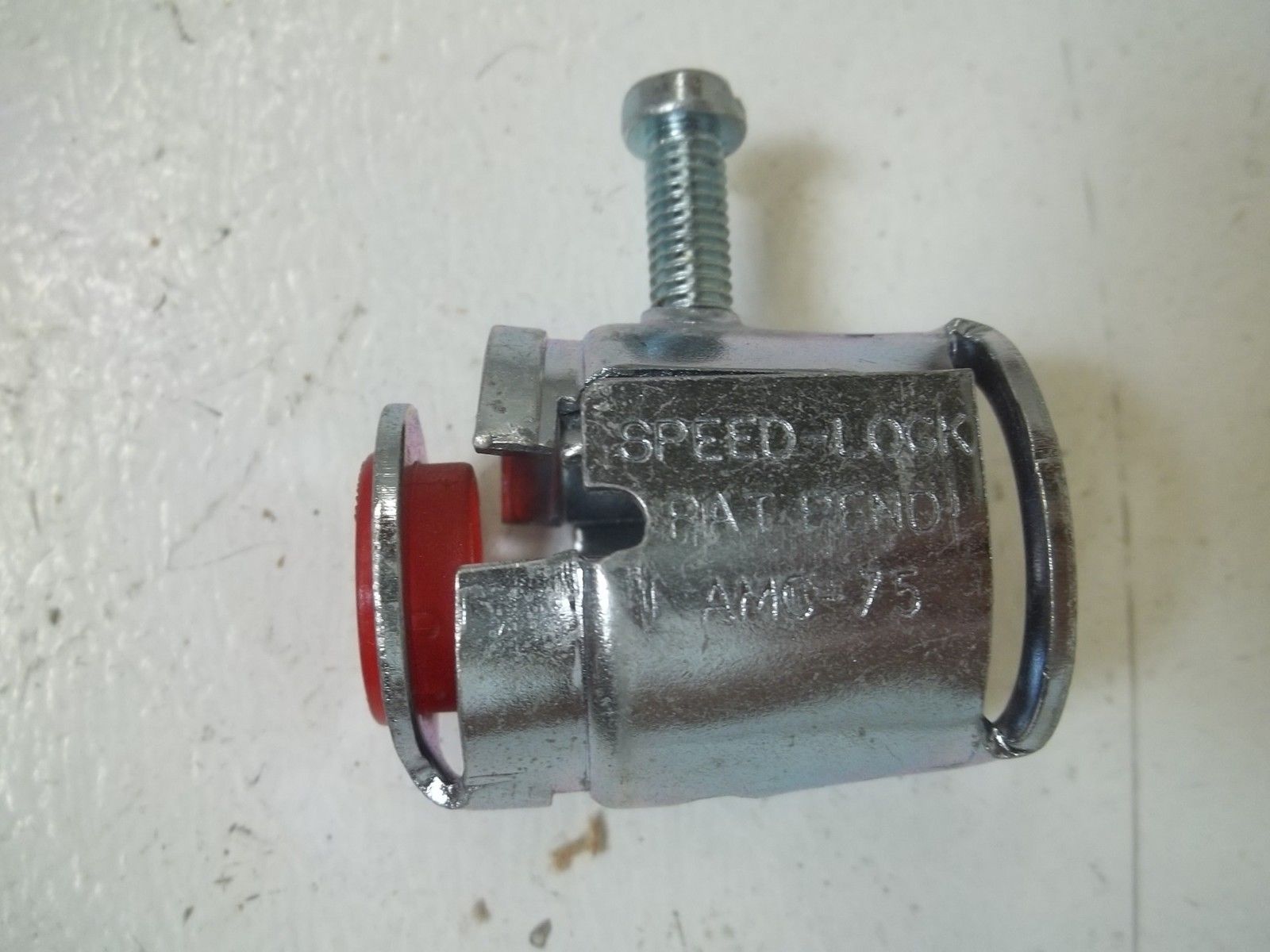 LOT OF 25 SPEED-LOCK AMC-75 3/4" STEEL BOX CONNECTORS NSMP