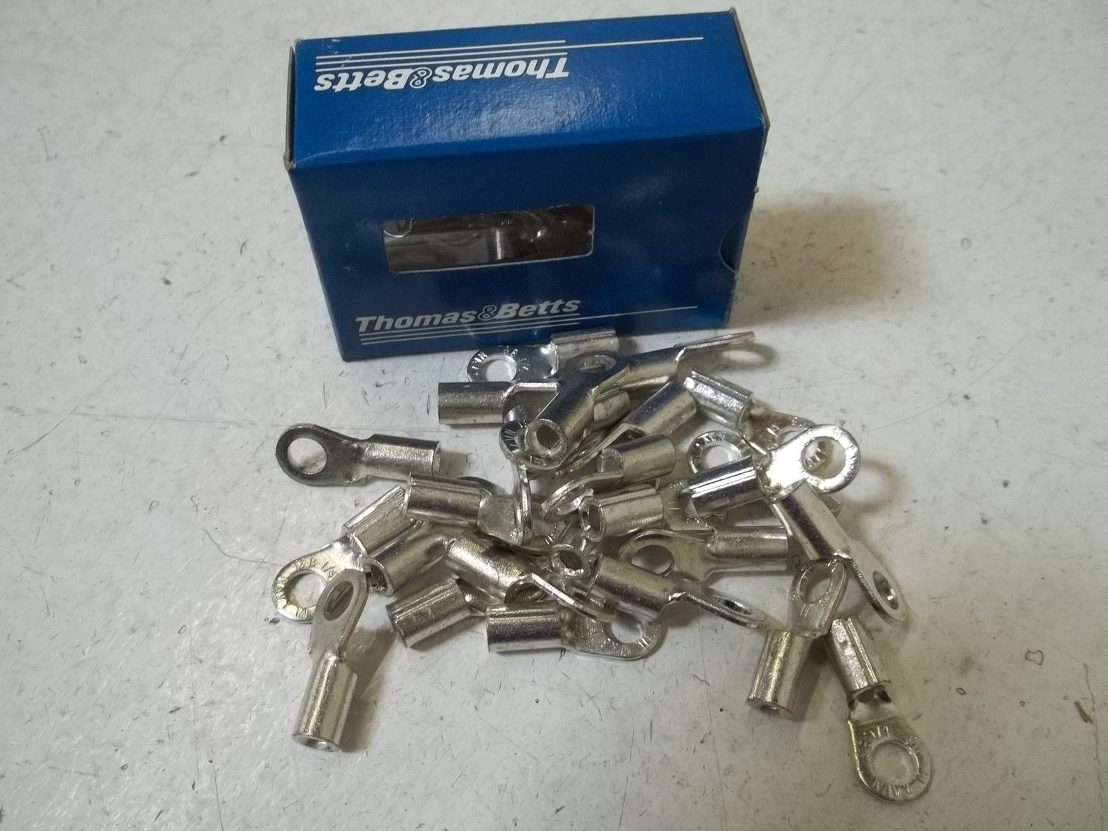 LOT OF 25 THOMAS & BETTS D8-14 RING TERMINAL NSMP