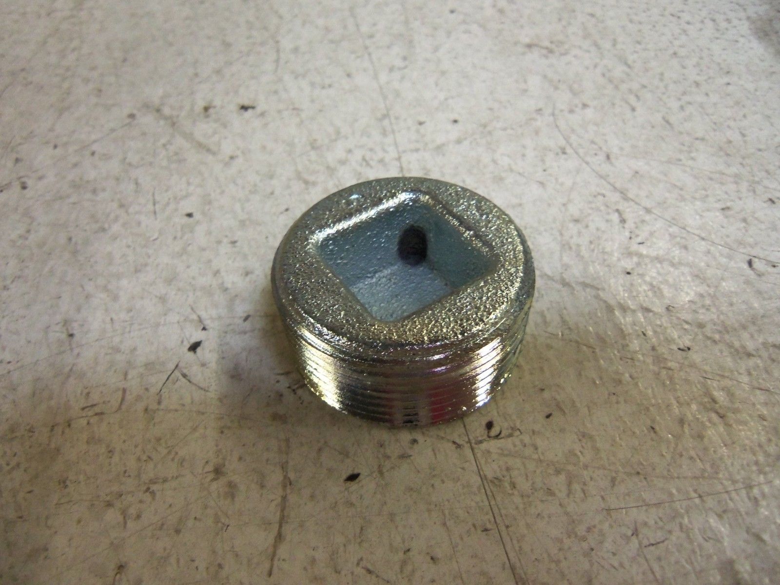 LOT OF 27 CROUSE-HINDS PLG4 PLUG NSMP