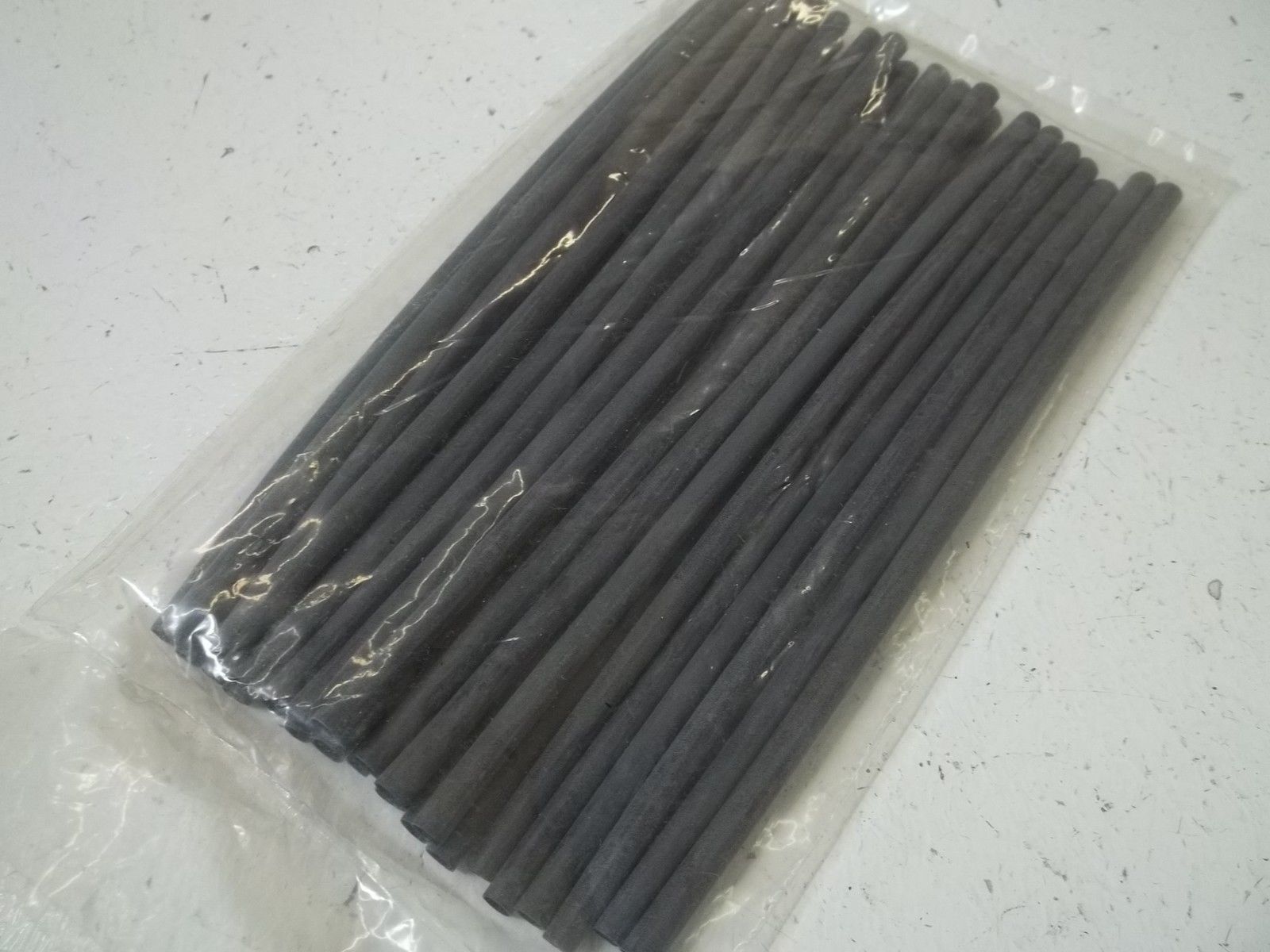 LOT OF 28 SPC TECHNOLOGY FPS-008-6028-BLK HEAT SHRINK 1 8IN BK 6INNSMP