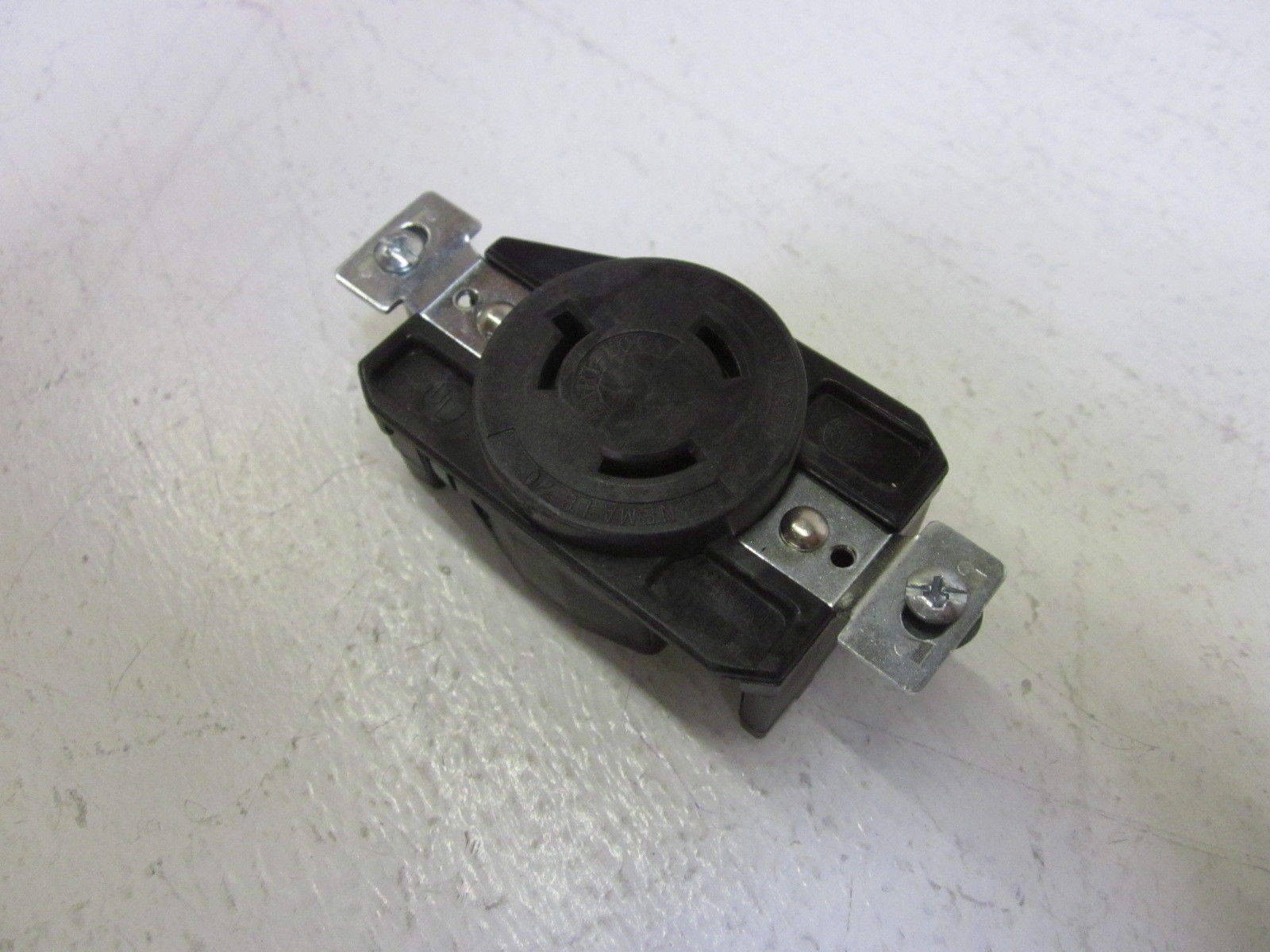 LOT OF 2 ARROW HART 6230 LOCKING RECEPTACLE 480VAC NSMP