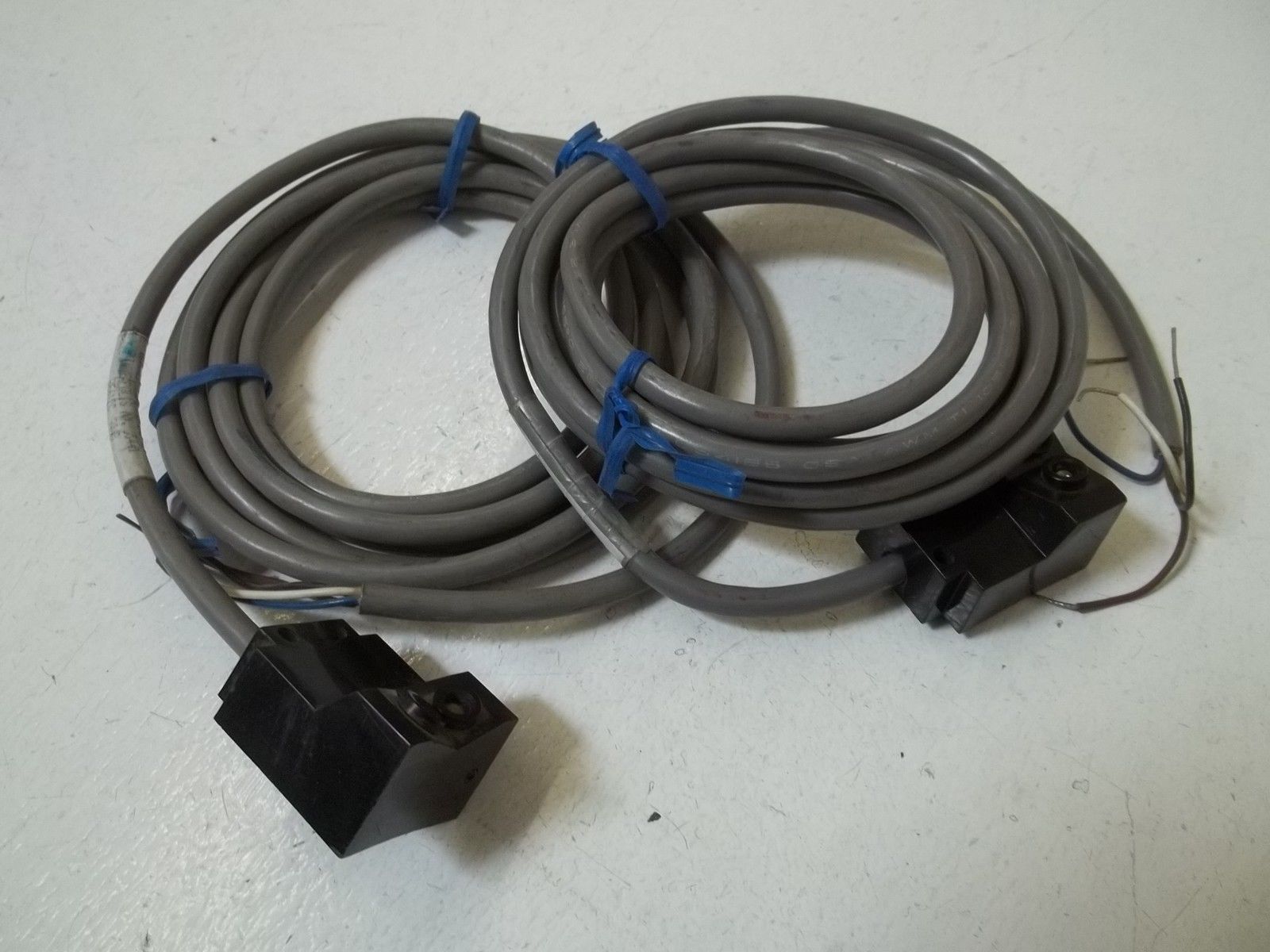 LOT OF 2 BANNER ENGINEERING SE621C CABLE UNMP