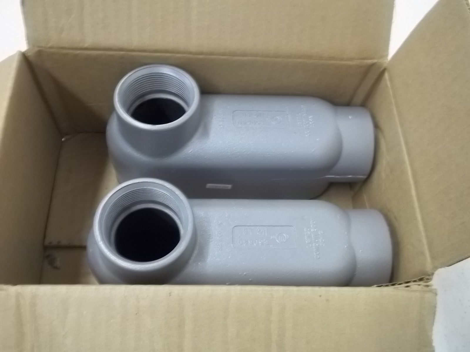 LOT OF 2 CROUSE-HINDS LB55-CGN CONDUIT BODY COVERS & NEOP. GASKET NSMP
