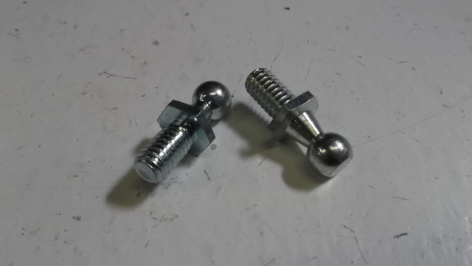 LOT OF 2 CYLINDER, GAS WITH SWIVEL BALL STUD 596A4069 NSNP