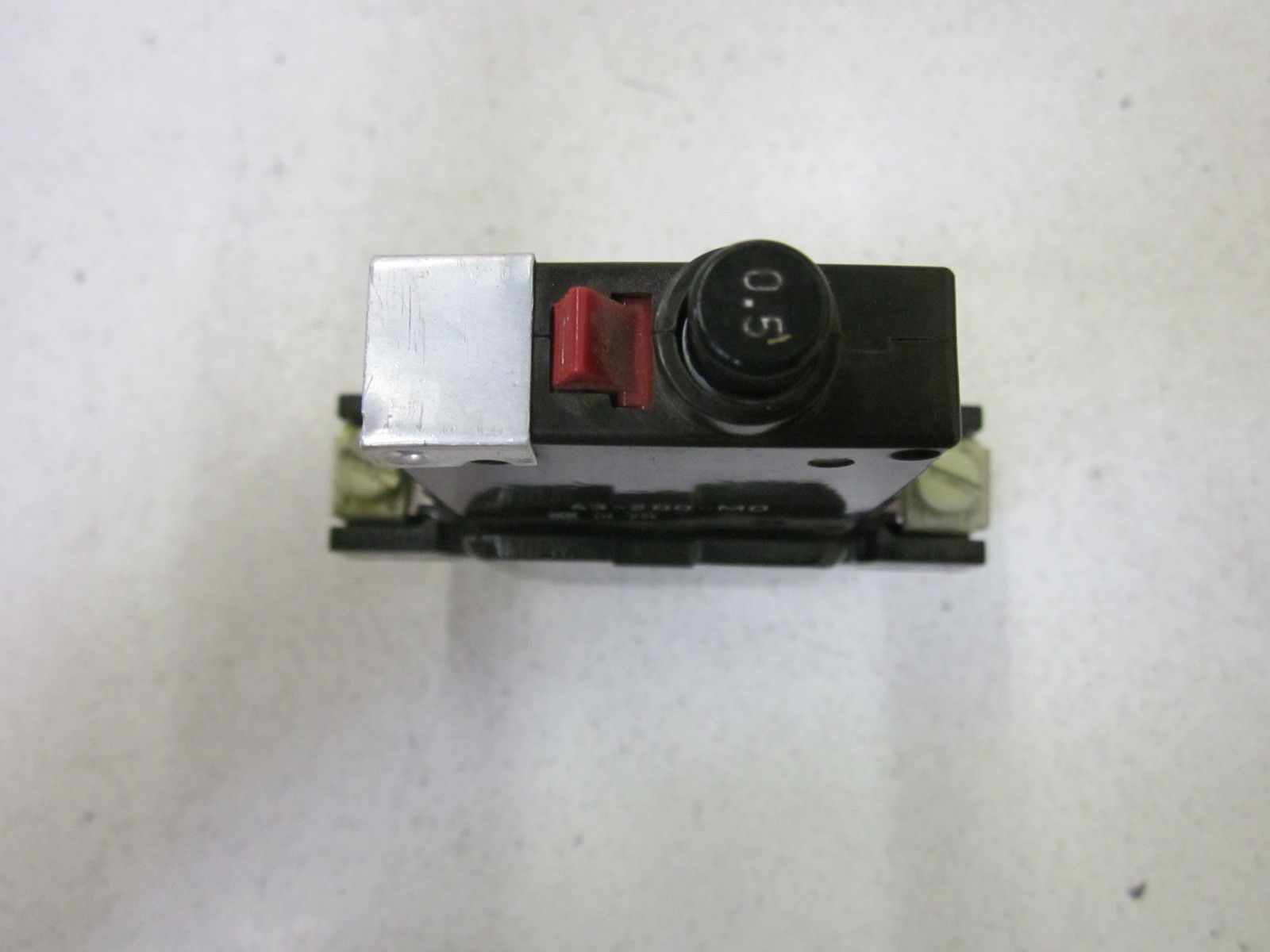 LOT OF 2 E-T-A MAGNETIC 43-200-MO A AMP 65V NSNP