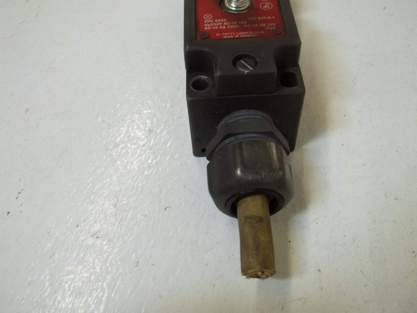 LOT OF 2  EUCHNER NZ1VZ-538EL110 LIMIT SWITCH UNMP