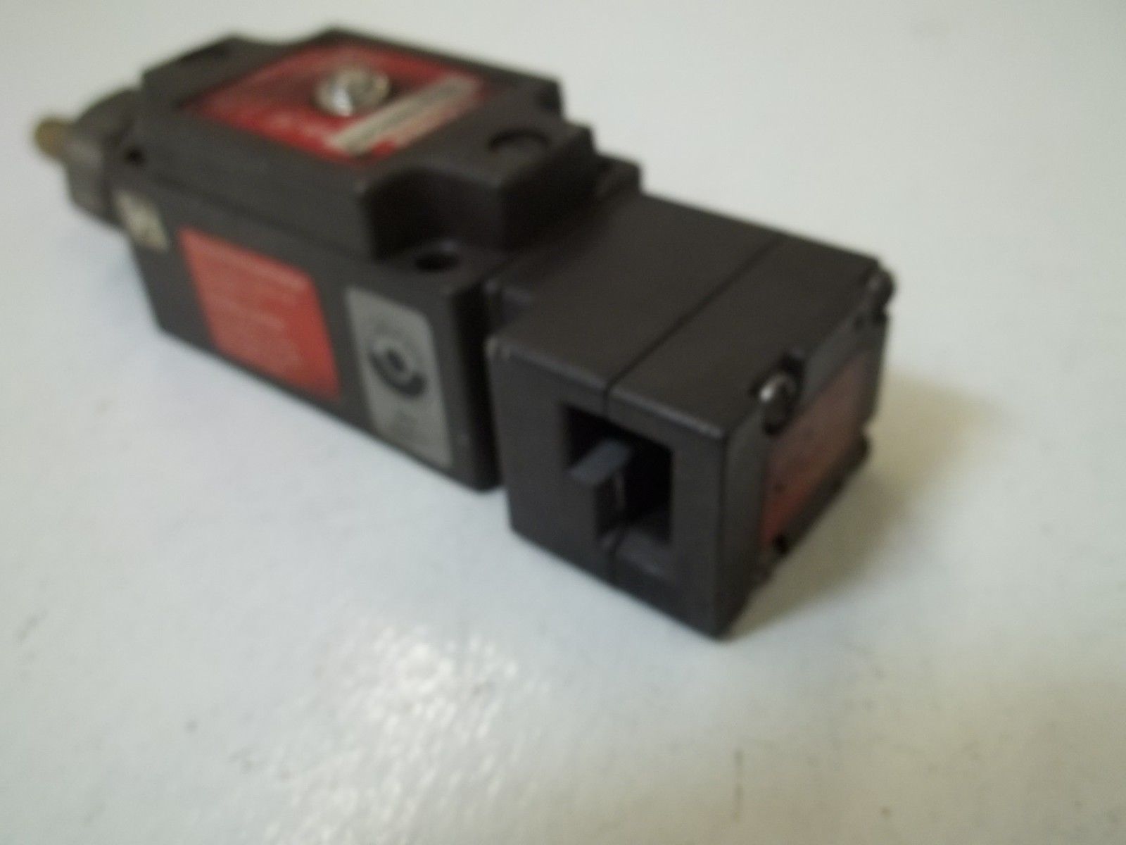 LOT OF 2  EUCHNER NZ1VZ-538EL110 LIMIT SWITCH UNMP