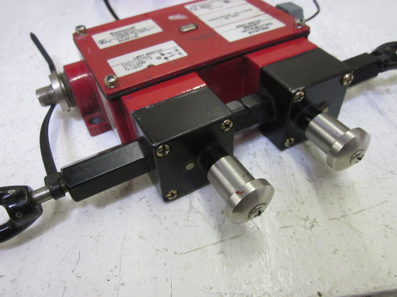 LOT OF 2 HONEYWELL 2CLSB1T4D CABLE PULL LIMIT SWITCH UNMP