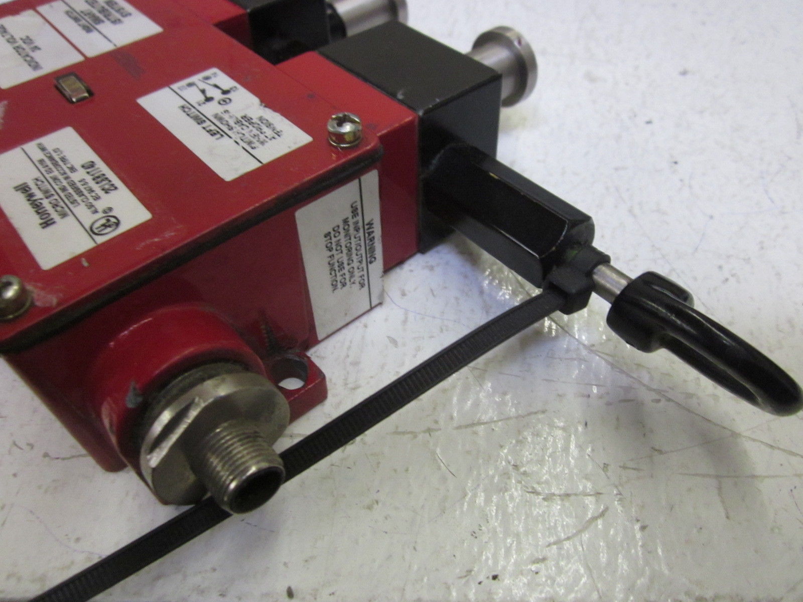 LOT OF 2 HONEYWELL 2CLSB1T4D CABLE PULL LIMIT SWITCH UNMP