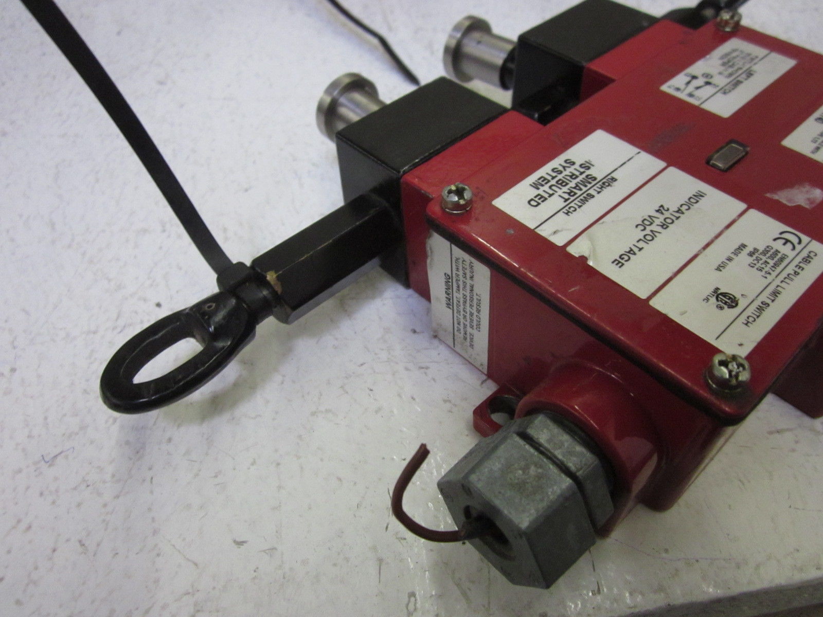 LOT OF 2 HONEYWELL 2CLSB1T4D CABLE PULL LIMIT SWITCH UNMP