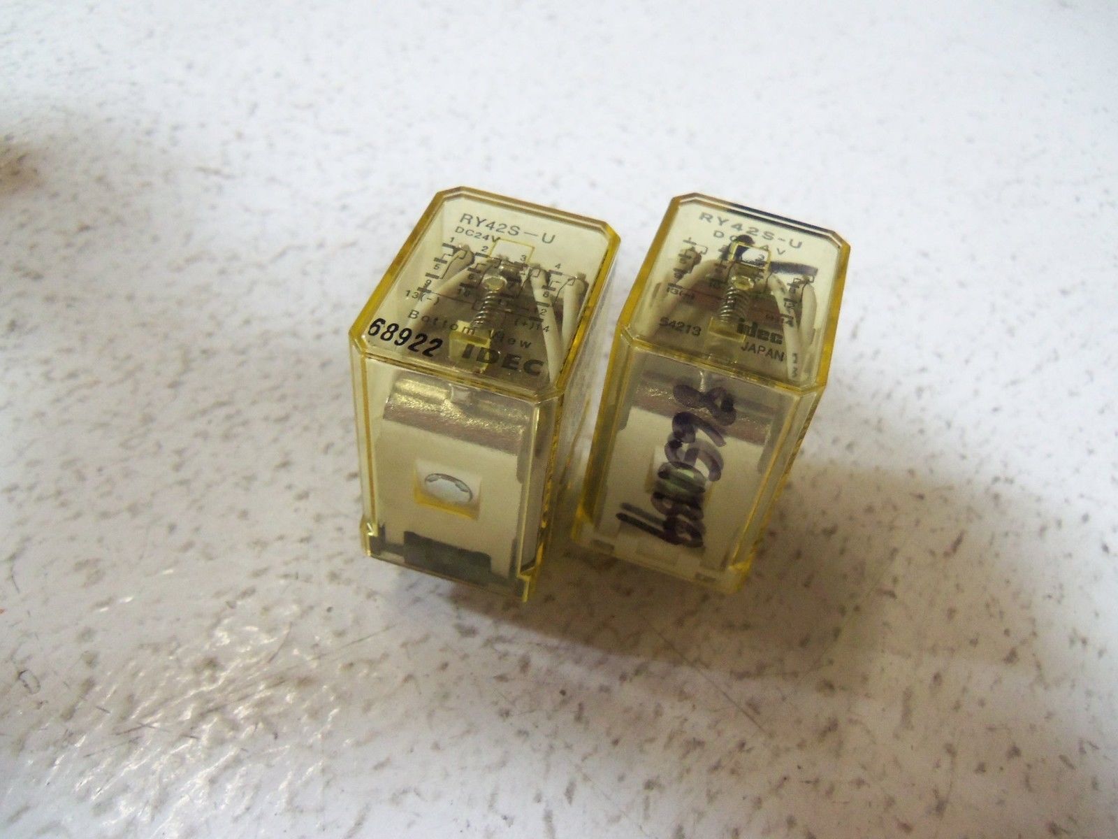 LOT OF 2 IDEC RELAY RY42S-U DC 24V  UNMP