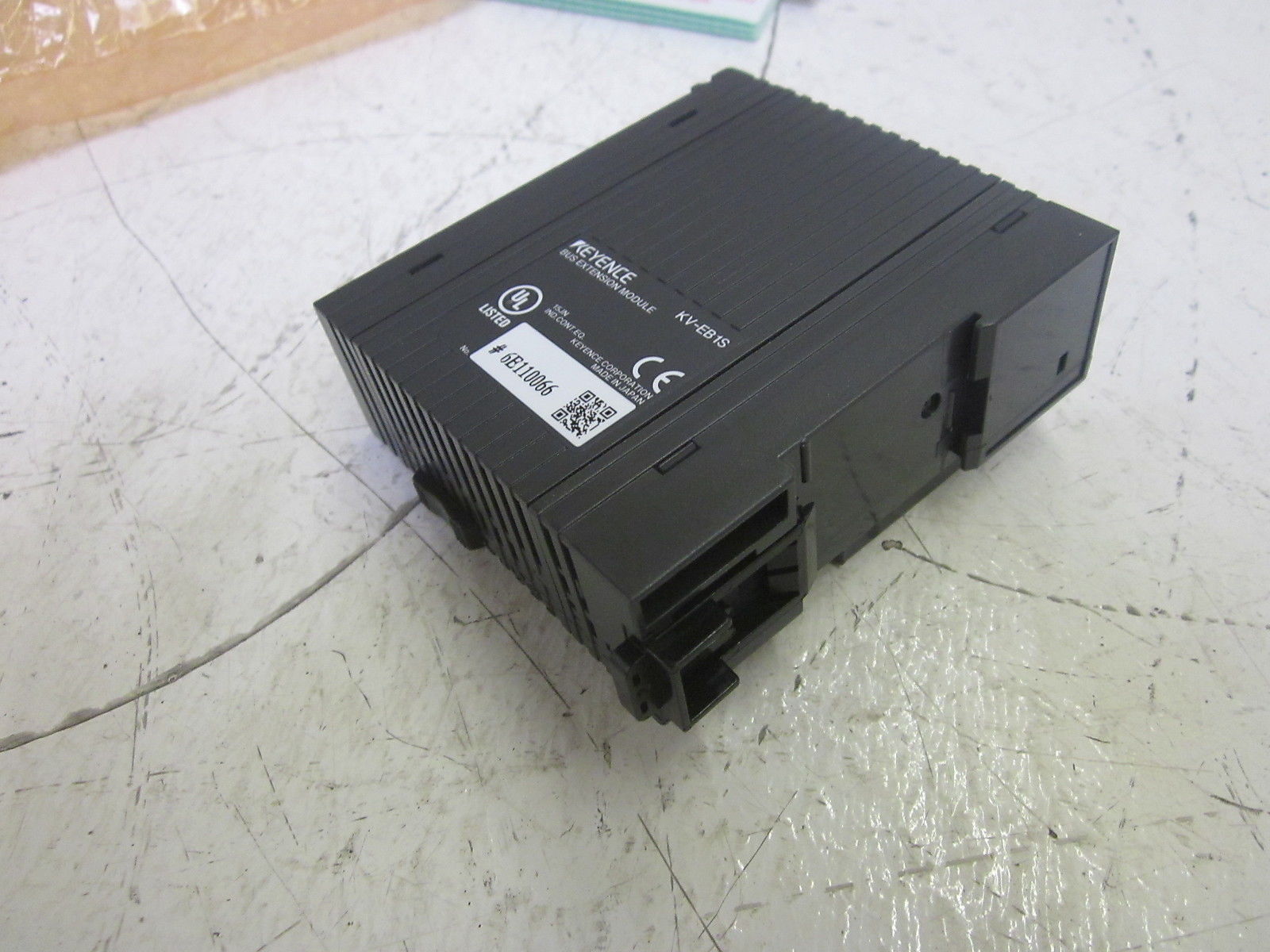 LOT OF 2 KEYENCE KV-EB1 BUS EXTENSION MODULE NSMP