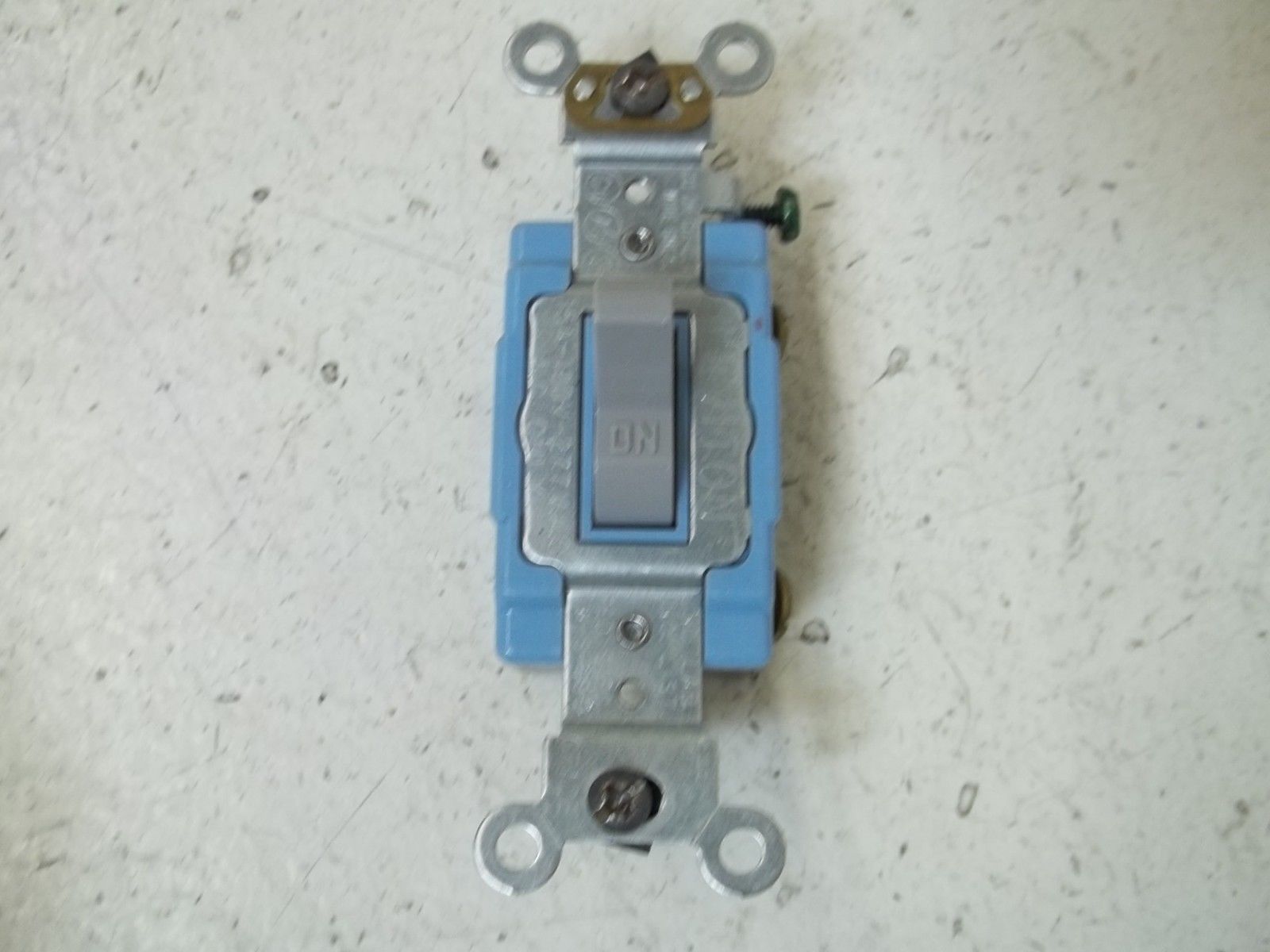 LEVITON 1201-2GY TOGGLE WALL LIGHT SWITCH  NSMP