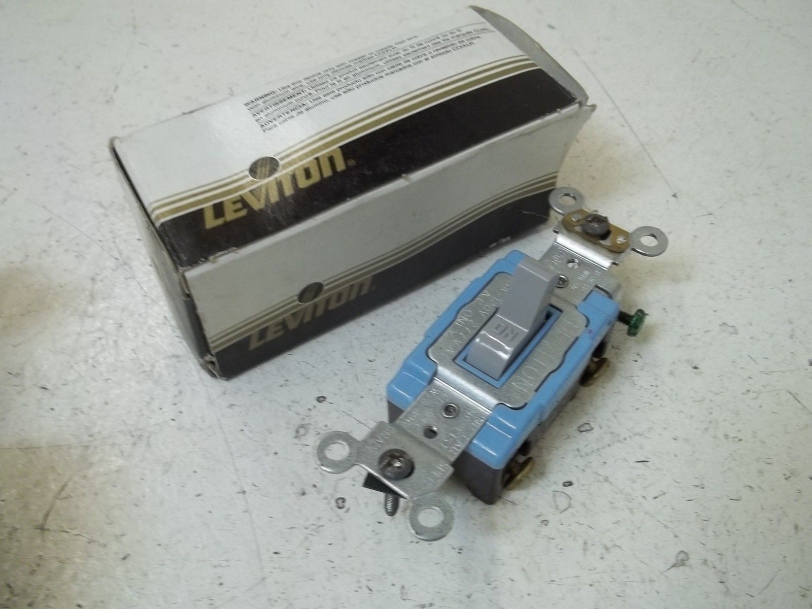LEVITON 1201-2GY TOGGLE WALL LIGHT SWITCH  NSMP