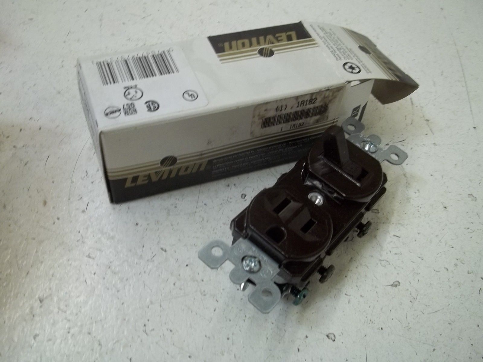 LEVITON 5225 COMBINE SWITCH & RECEPTACLE NSMP