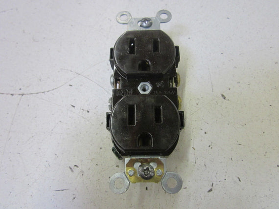 LOT OF 2 LEVITON 5242 DUPLEX RECEPTACLE *NEW IN BOX*