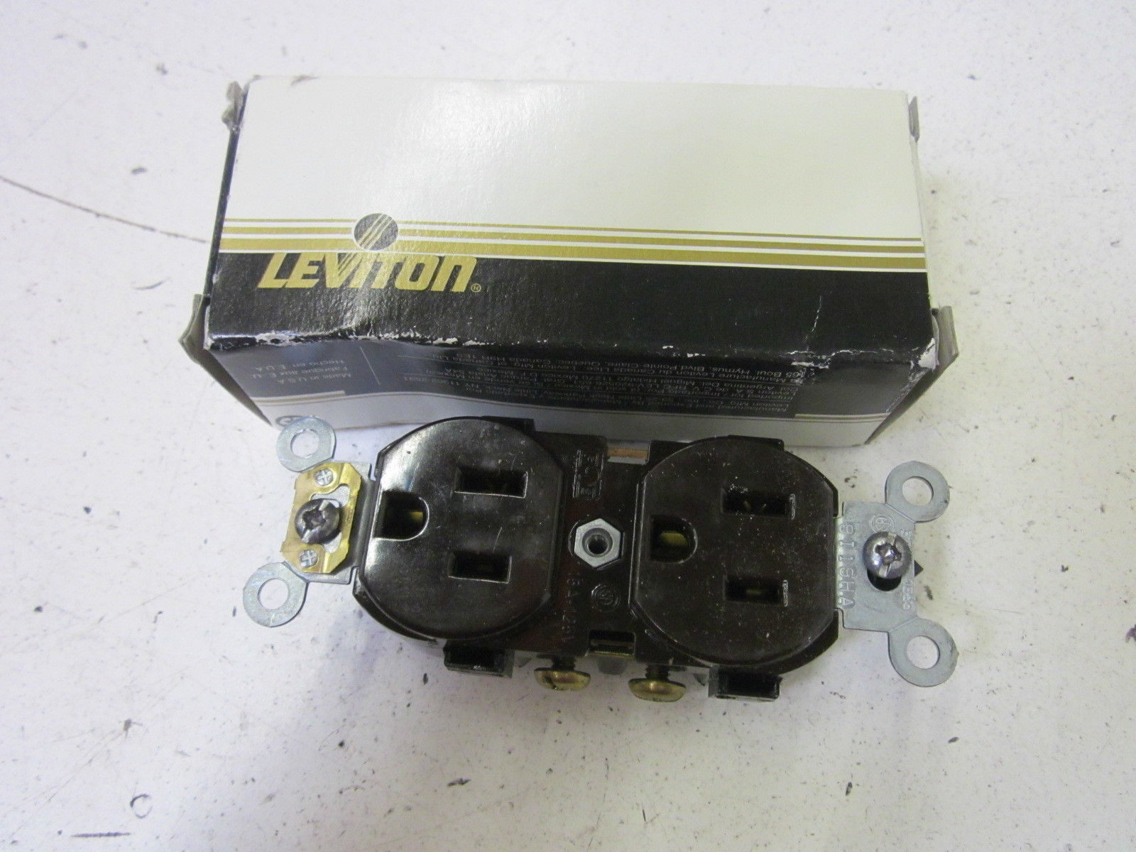 LOT OF 2 LEVITON 5242 DUPLEX RECEPTACLE NSMP