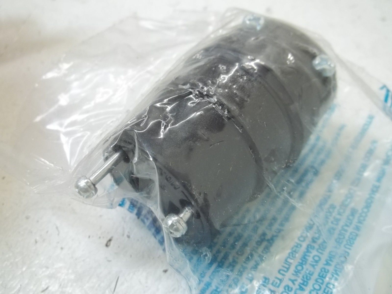 LOT OF 2 LEVITON 6X784 ROUND CONNECTOR NSMP
