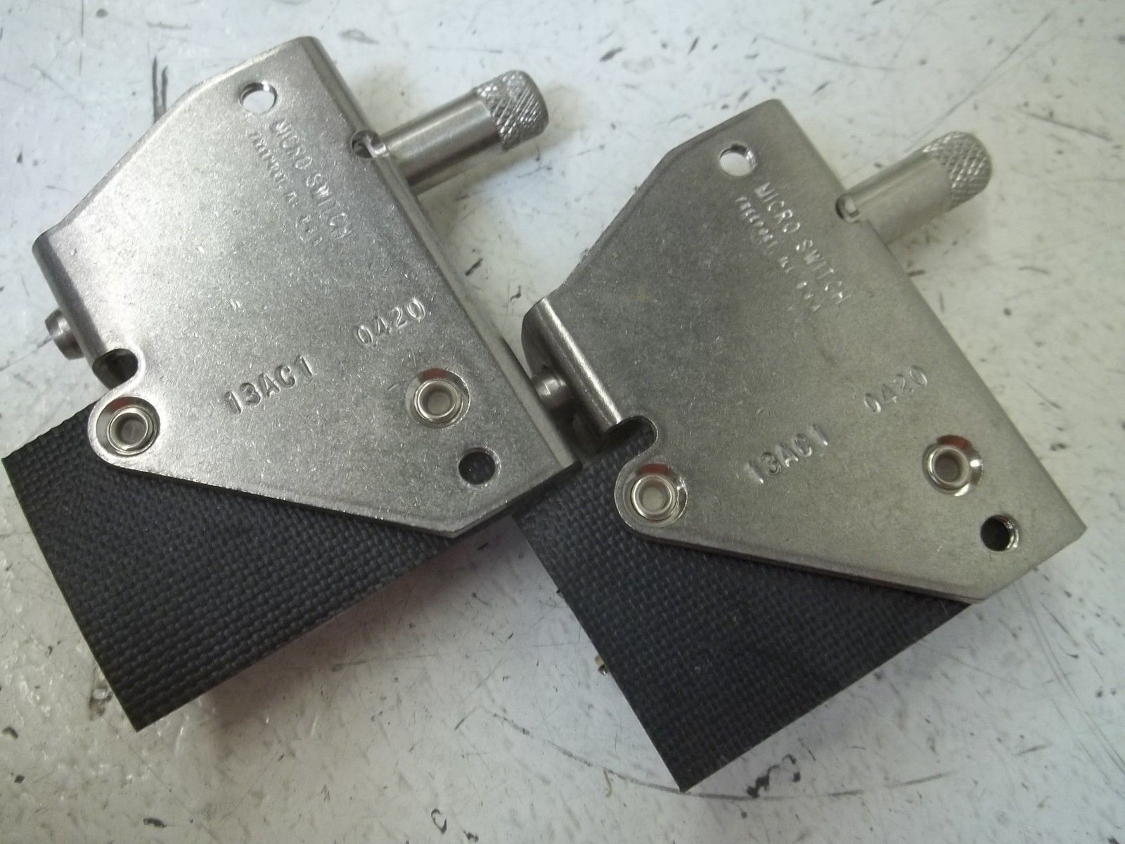 LOT OF 2  MICROSWITCH 13AC1 DOOR SWITCH UNMP